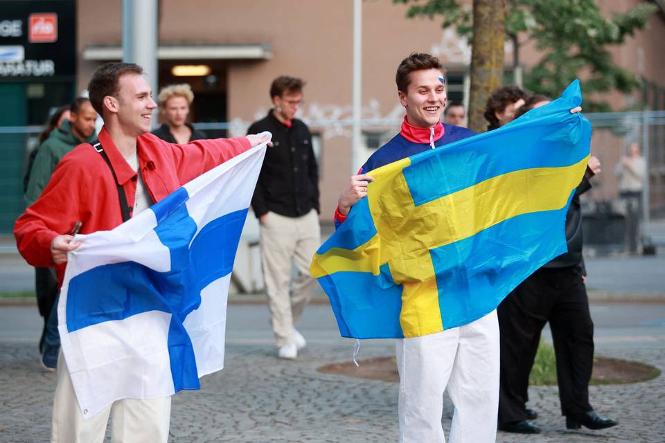 Wienissä kansainväliset viisufanit ennustavat Suomelle Euroviisujen voittoa, vaikka kappale ei olisi heidän mielestään paras – "Nyt on Suomen aika" 1