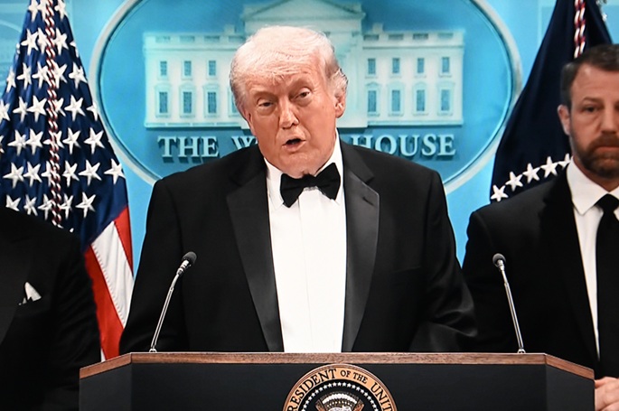 Yhdysvallat takavarikoi Iranin kanssa yhteydessä olevan öljytankkerin, Trump vihjaa mahdollisista uusista iskuista Iraniin. 1