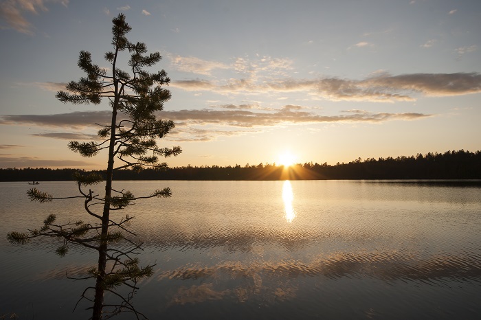 Ympäri vuorokauden auringon nousu Utsjoella 1