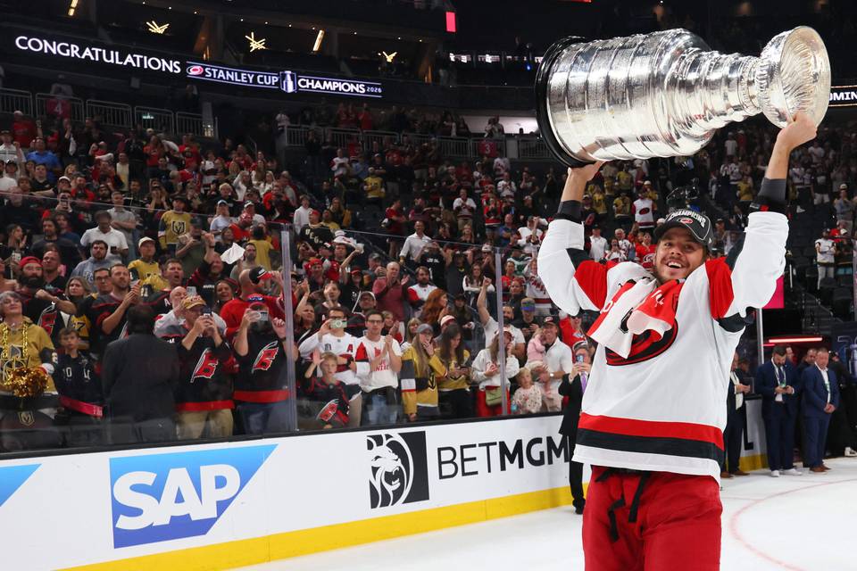 Aho ja Kotkaniemi jättivät jälkensä historiaan – tässä ovat kaikki suomalaiset Stanley Cupin mestarit 1