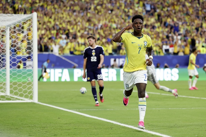 Brasilia voitti Skotlannin 3-0 edeten MM-kisojen pudotusvaiheeseen. 1