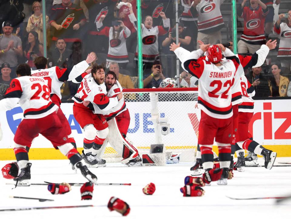 Carolina kruunattiin Stanley Cup -voittajaksi – voitti Vegasin liigafinaalissa Carolina kruunattiin Stanley Cup -voittajaksi – voitti Vegasin liigafinaalissa 1