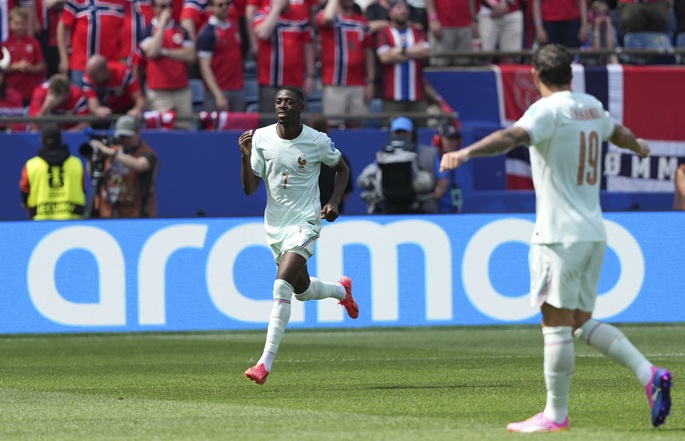 Dembele tekee hattutempun Ranskan voittaessa Norjan 4-1. 1