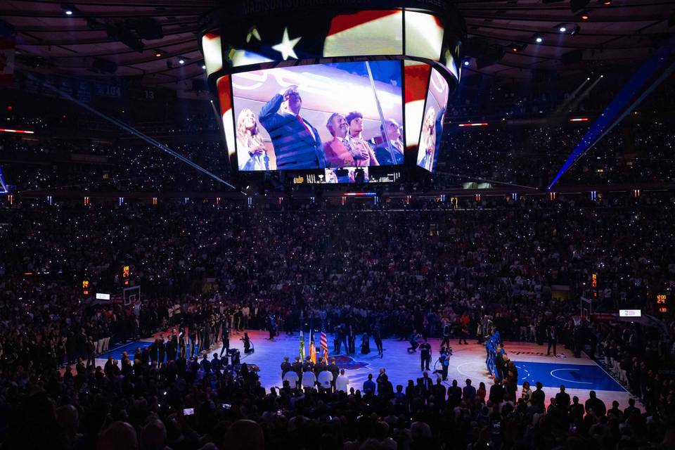 Donald Trump saapui NBA:n mestaruusotteluun – outo video kiertää sosiaalisessa mediassa 2