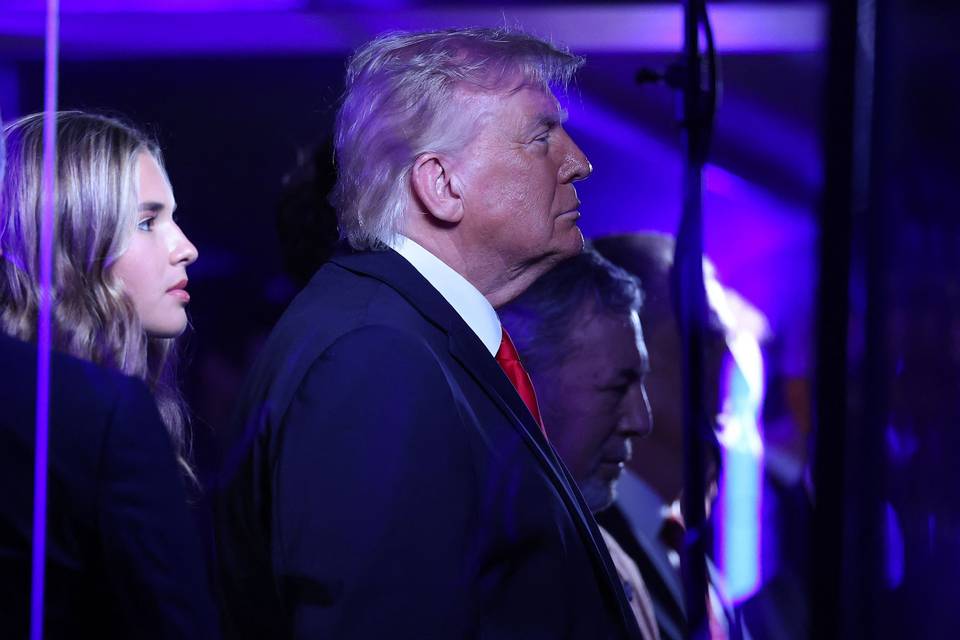 Donald Trump saapui NBA:n mestaruusotteluun – outo video kiertää sosiaalisessa mediassa 3