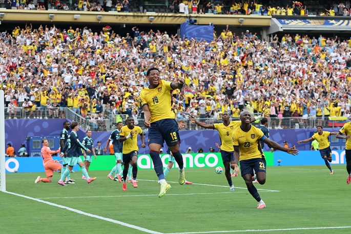 Ecuador yllätti Saksan ja varmisti pudotuspelipaikan 2-1-voitolla. 1