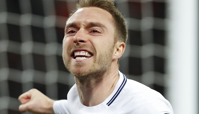 Eriksen romahtaa jälleen Tanskan ja Ukrainan ystävyysottelussa, ottelu keskeytetään. Eriksen romahtaa jälleen Tanskan ja Ukrainan ystävyysottelussa, ottelu keskeytetään. 1