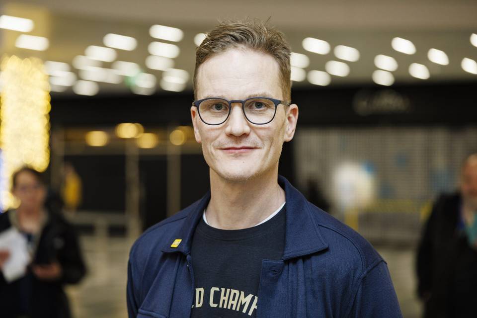 Esa Jussila pysyy salibandymiesten päävalmentajana MM-kotikisojen jälkeen. 1