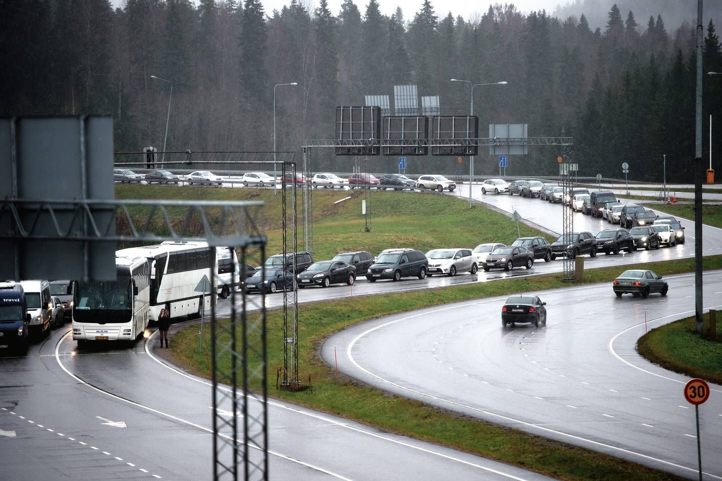 Eteläkarjalainen yritys toimitti Venäjälle kuorma-autoja ja perävaunuja miljoonien arvosta – Syytteet nostettu vakavasta säännöstelyrikkomuksesta. 1