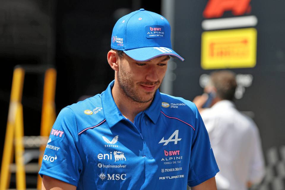 FIA:n virhe: Alpine-kuljettaja palaa palkintokorokkeelle FIA:n virhe: Alpine-kuljettaja palaa palkintokorokkeelle 1
