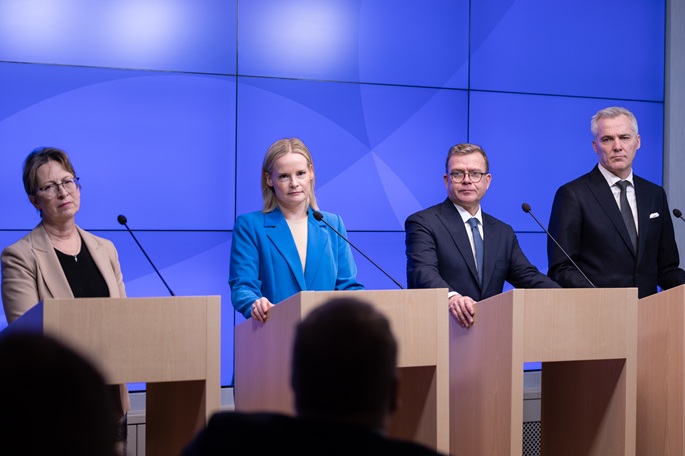 Hallitus siirtyy työttömyysetuuden korvaamiseen kotoutumisen tuella uusille maahanmuuttajille. 1