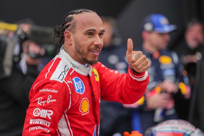 Hamilton saavuttaa ensimmäisen Ferrarin voiton F1 Barcelona-Catalunya GP:ssä. 1