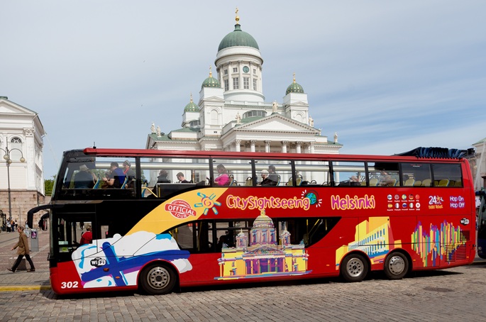 Iäkäs nainen menehtyi bussionnettomuudessa Helsingin keskustassa. 1
