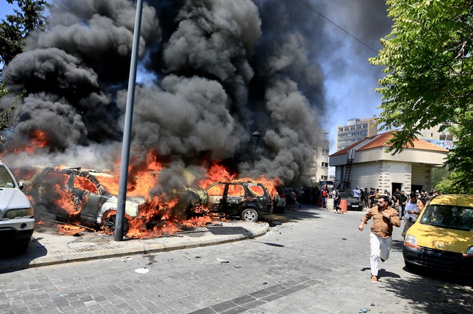 Israelin iskut tappoivat 18 Libanonissa, ohjuksen palaset osuvat Israeliin kuuluvalle lentotukikohdalle. 1