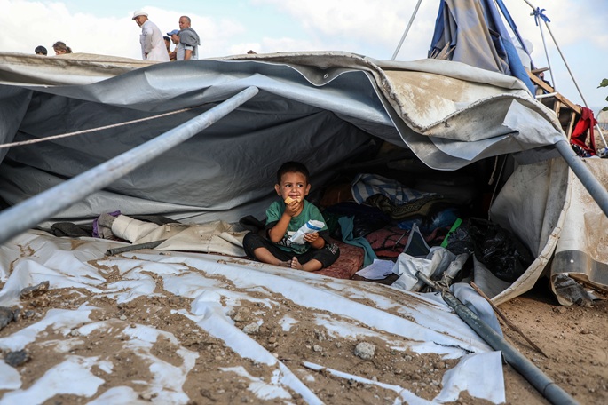 Israelin pommitukset pakottavat perheitä lähtemään Gazasta: YK 1