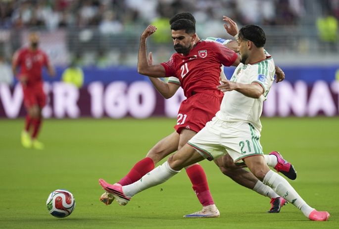 Jordan putoaa, kun Algeria saavuttaa dramaattisen 2-1 voiton MM-kisoissa. 1
