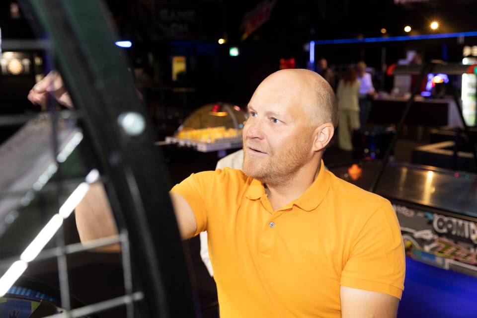 Kalle Palander voitti Aleksi Valavuoren nyrkkeilyottelussa. Kalle Palander voitti Aleksi Valavuoren nyrkkeilyottelussa. 1
