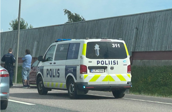 Kolme kuollutta liikenneonnettomuuksissa Helsingissä ja Vantaalla. 1