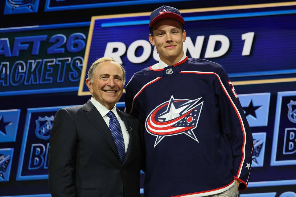 Kolme suomalaista valittiin NHL:n varaustilaisuuden ensimmäisellä kierroksella – tässä kaikki valinnat. 1