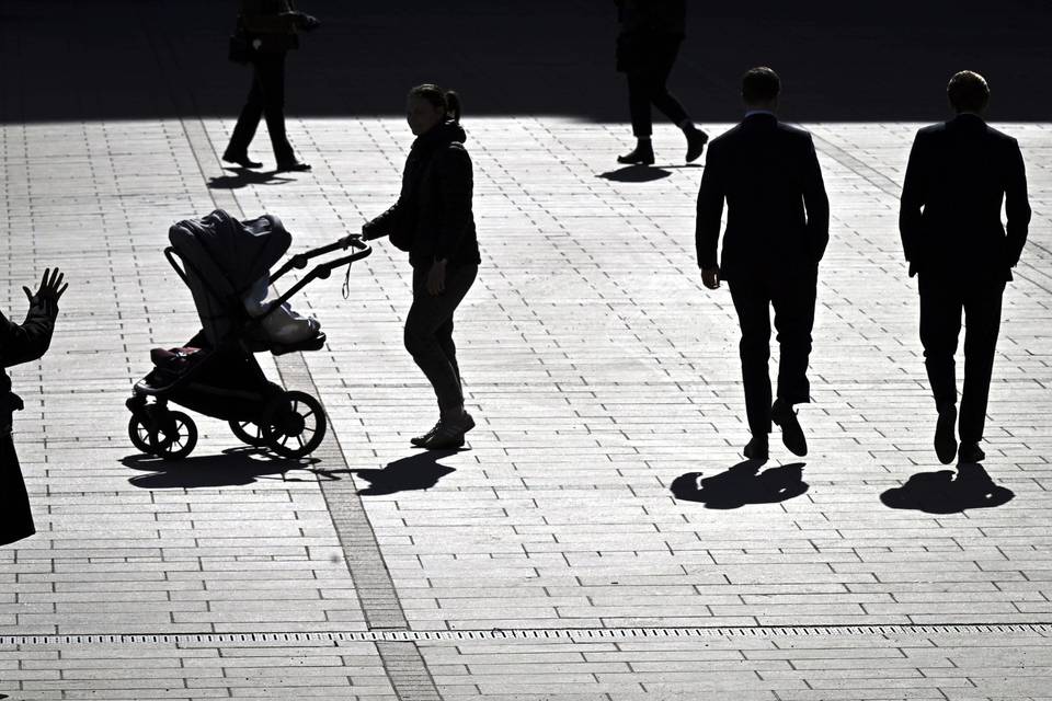 Kolmen tai useamman lapsen äitien työllisyys heikkeni muita ryhmiä enemmän viime vuonna. 1