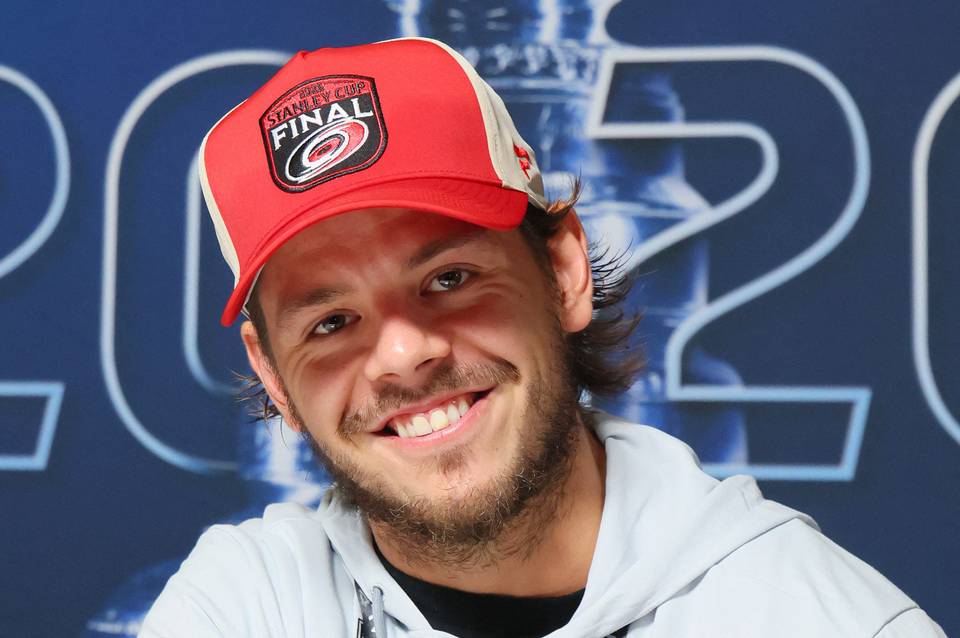 Kotkaniemi Stanley Cup -finaaleissa: “Jokaisella on oma roolinsa ja merkityksensä” 1