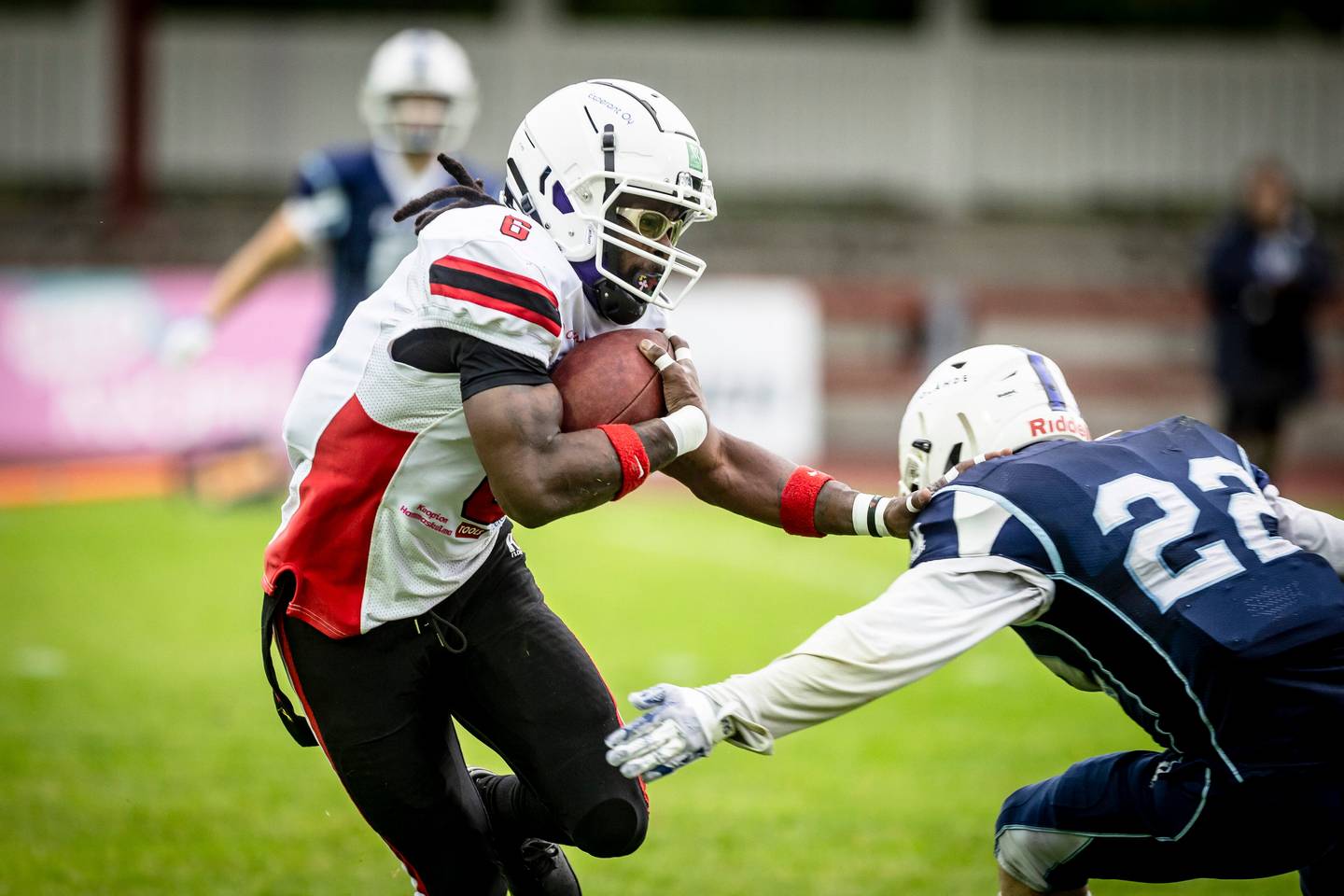 Kuopio Steelers murskavoitto Väinölänniemellä – amerikkalaispelaajat loistivat kentällä Kuopio Steelers murskavoitto Väinölänniemellä – amerikkalaispelaajat loistivat kentällä 1