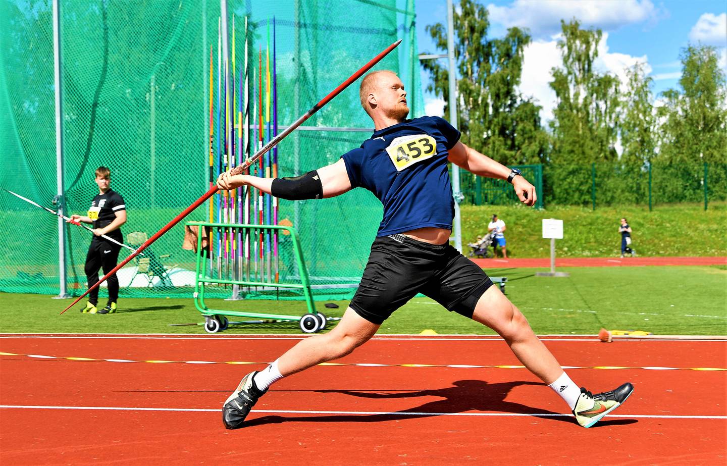 Kuopiolainen heittäjä lähestyi uransa huipputulosta Kuopiolainen heittäjä lähestyi uransa huipputulosta 1