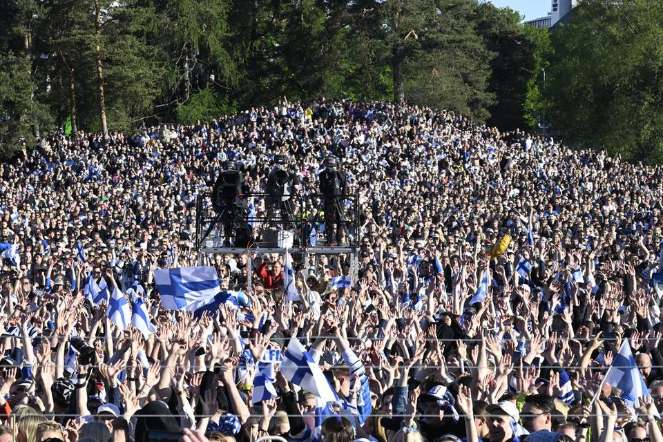 Leijonat juhlivat MM-mestaruutta Sveitsin maalibiisin rytmissä – tunteet kuumenivat 2