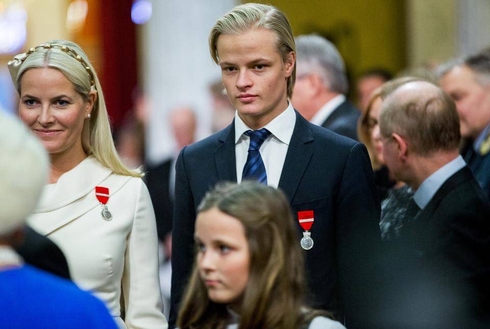 Marius Borg Høiby vapautettiin tutkintavankeudesta käräjäoikeuden päätöksellä – syyttäjä aikoo valittaa asiasta. Marius Borg Høiby vapautettiin tutkintavankeudesta käräjäoikeuden päätöksellä – syyttäjä aikoo valittaa asiasta. 1