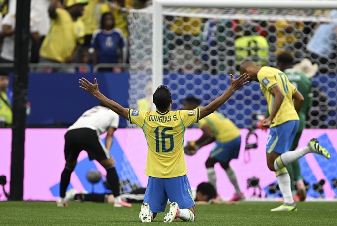 Martinelli tekee myöhäisen voittomaalin, kun Brasilia voittaa Japanin ja etenee MM-kisojen pudotuspeleihin. 1