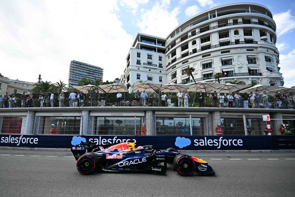 Max Verstappen jäi lähtöruutuun ja keskeytti Monacon kilpailussa. Max Verstappen jäi lähtöruutuun ja keskeytti Monacon kilpailussa. 1