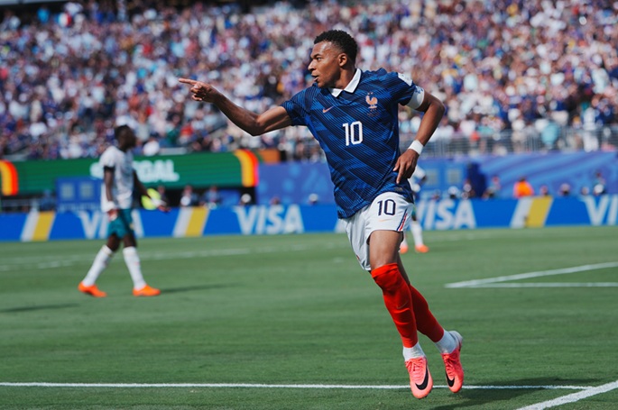 Mbappé iskee kaksi maalia, kun Ranska voittaa Senegalissa MM-kisoissa. Mbappé iskee kaksi maalia, kun Ranska voittaa Senegalissa MM-kisoissa. 1