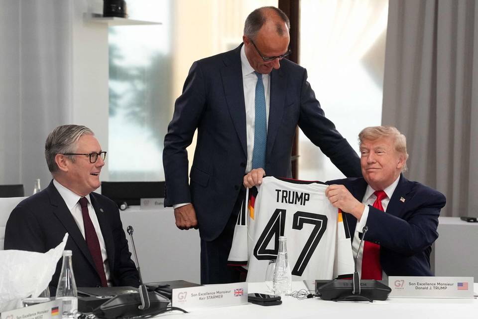 Merz luovutti Trumpille Saksan maajoukkueen pelipaidan: "Olemme samalla puolella" 1