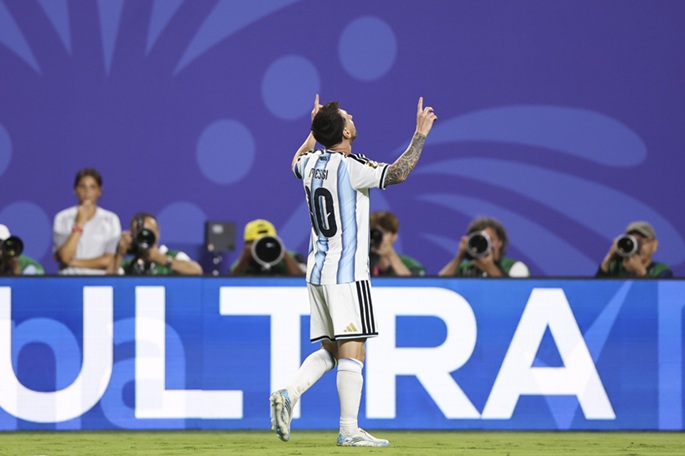 Messi johdatti Argentiinan selkeään voittoon Algeriasta Messi johdatti Argentiinan selkeään voittoon Algeriasta 1