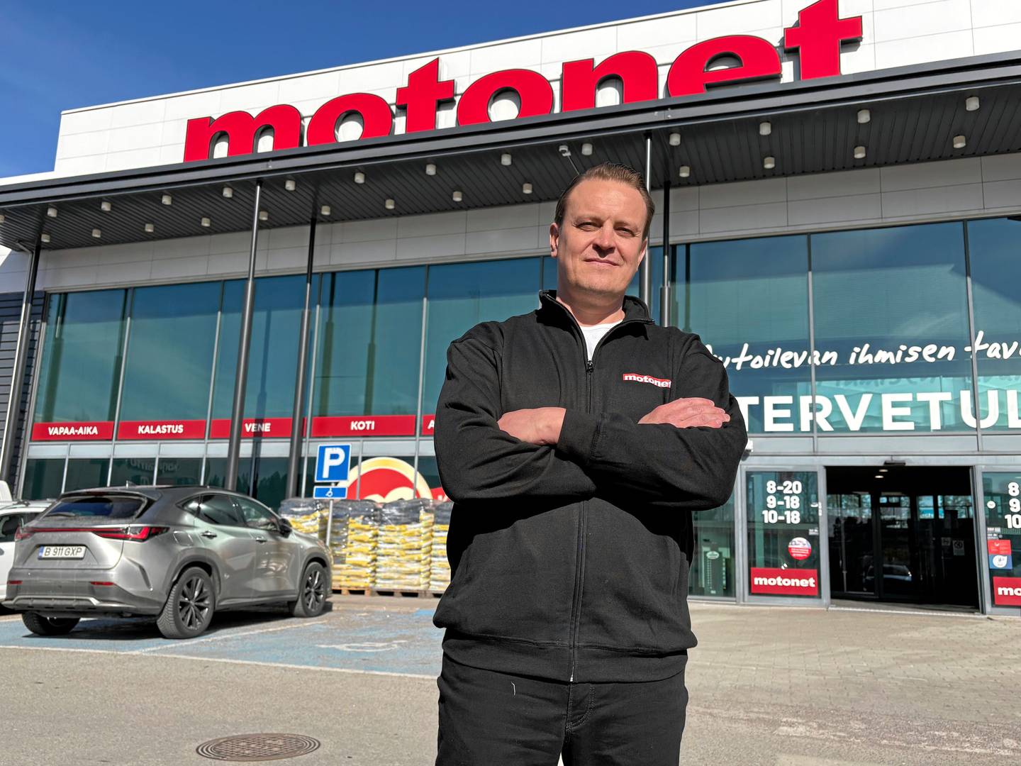 Motonetin toimitusjohtaja on perehtynyt tee se itse -kulttuuriin – suosituin tuote on tietty suihke. Motonetin toimitusjohtaja on perehtynyt tee se itse -kulttuuriin – suosituin tuote on tietty suihke. 1