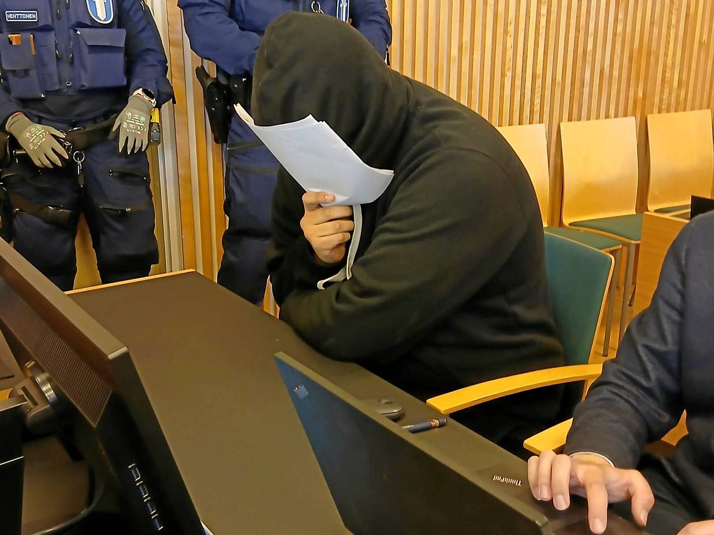 Murhaoikeudenkäynnissä kuultiin naisen epätoivoista huutoa: "Apua, apua" Murhaoikeudenkäynnissä kuultiin naisen epätoivoista huutoa: "Apua, apua" 1