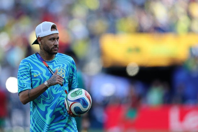Neymar palaa täysipainoiseen Brasilian harjoitteluun. Neymar palaa täysipainoiseen Brasilian harjoitteluun. 1