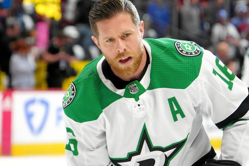 NHL-seura pohtii Joe Pavelskiaa päävalmentajaksi – kokemusta vain yhden kauden verran junioreista NHL-seura pohtii Joe Pavelskiaa päävalmentajaksi – kokemusta vain yhden kauden verran junioreista 1