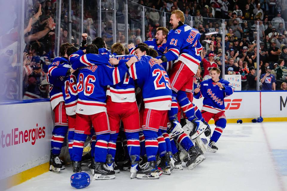 NHL-sopimusta havitteleva Jussi Ahokas teki historiaa ja sai urheilujuomakylvyn. 1
