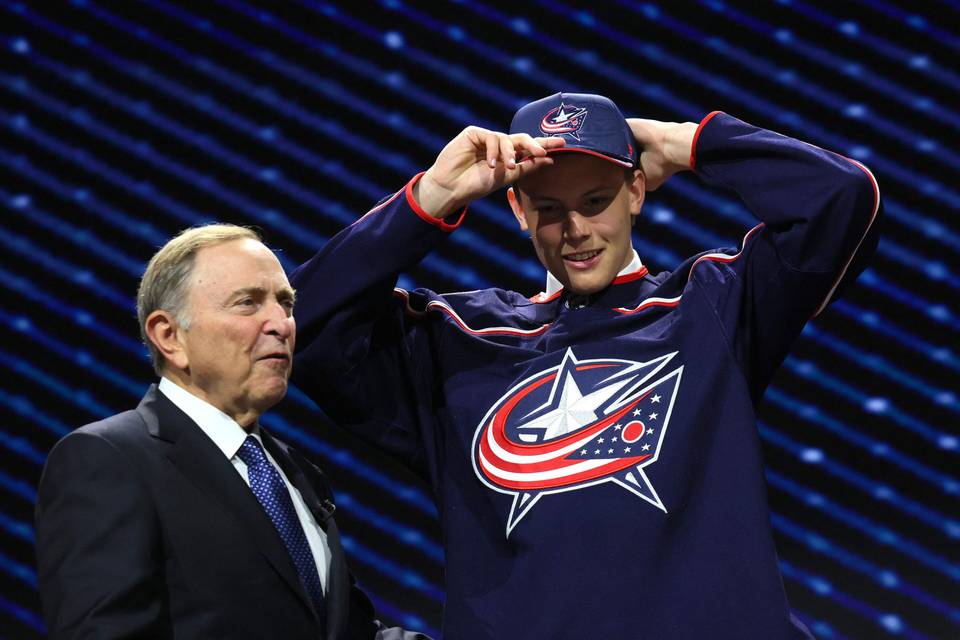 NHL:ssä kolme suomalaispelaajaa varattiin avauskierroksella – Hemming Columbukseen, Suvanto Washingtoniin ja Piiparinen Vegasiin. 1
