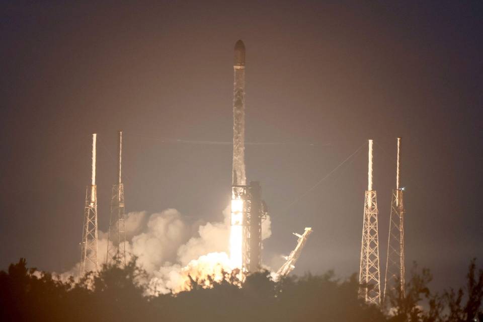 Noin miljoonasta suomalaisesta voi tulla välillisesti Elon Muskin SpaceX:n osakkeenomistajia, kun yritys listautuu pörssiin. 1