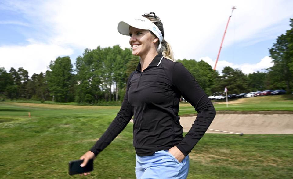 Noora Komulainen taisteli voitosta Tshekin kuumassa golfkilpailussa. Noora Komulainen taisteli voitosta Tshekin kuumassa golfkilpailussa. 1