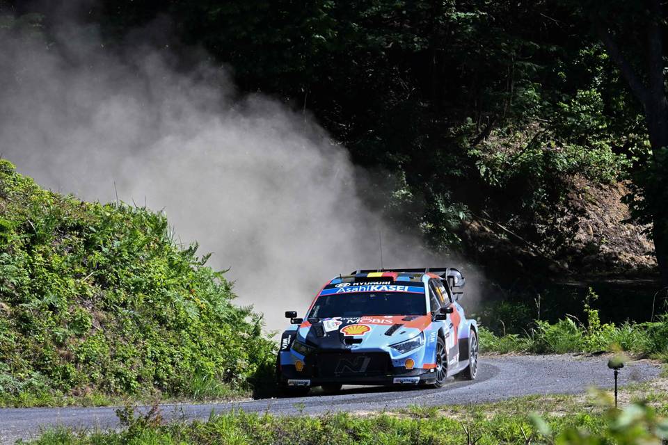 Ogier vähensi Neuvillen etumatkaa Akropolis-rallissa. Ogier vähensi Neuvillen etumatkaa Akropolis-rallissa. 1