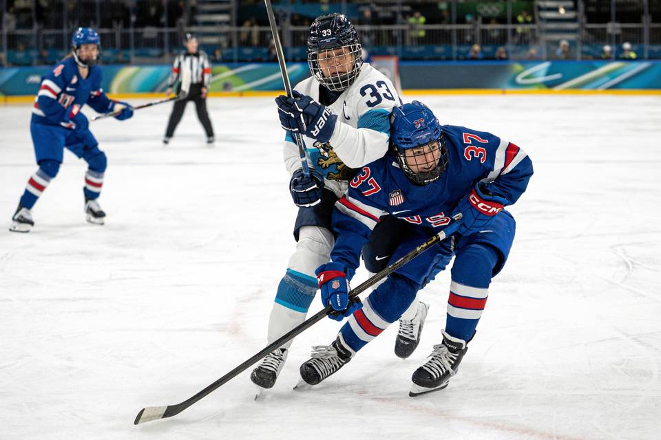 Oilers kirjoittaa historiaa – kolme naispelaajaa NHL-seuran kehitysleirille valittu 1