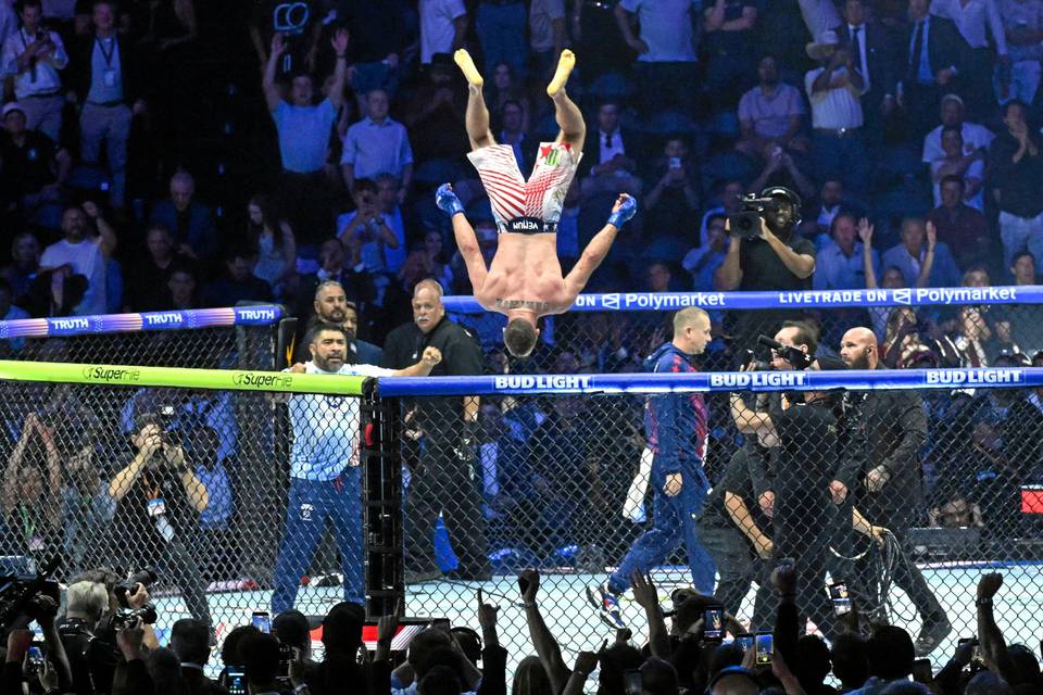 Oliko tämä UFC:n outoin ilta koskaan? Tarkista, miten mestaruus ratkaistiin Valkoisessa talossa. 1