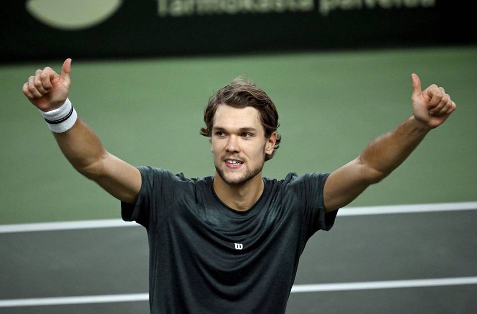Otto Virtanen on voiton päässä Wimbledonin pääturnauksesta. Otto Virtanen on voiton päässä Wimbledonin pääturnauksesta. 1