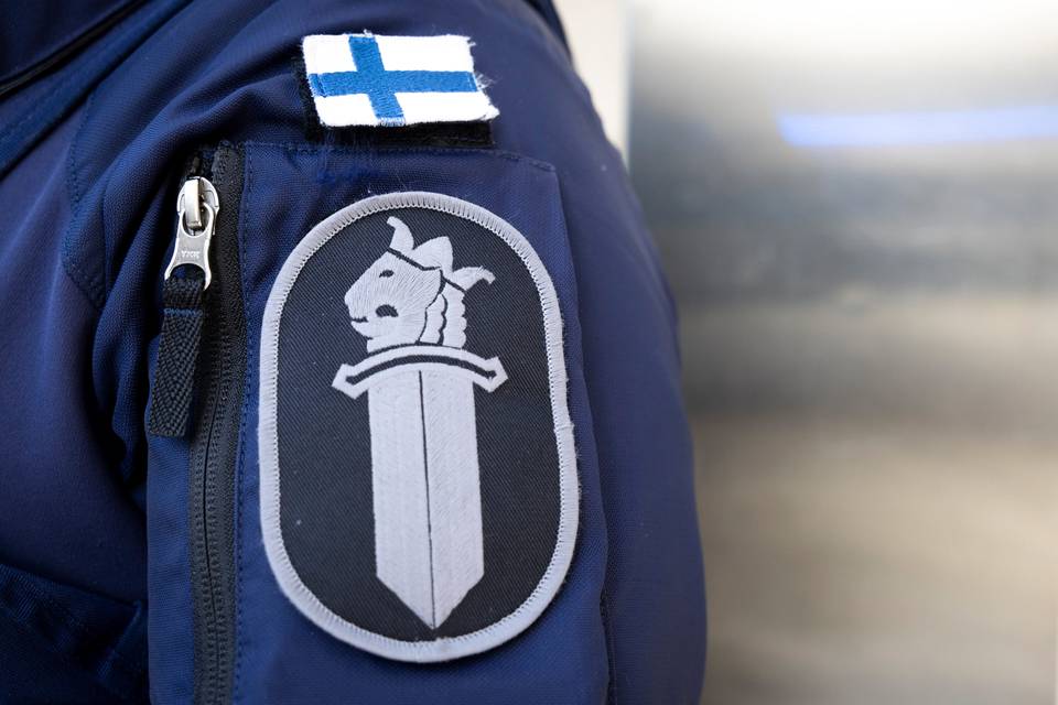 Poliisi: Nuori alaikäinen yritti törmätä sähköskootterilla poliisiin – puhalsi yli 2,5 promillea Poliisi: Nuori alaikäinen yritti törmätä sähköskootterilla poliisiin – puhalsi yli 2,5 promillea 1