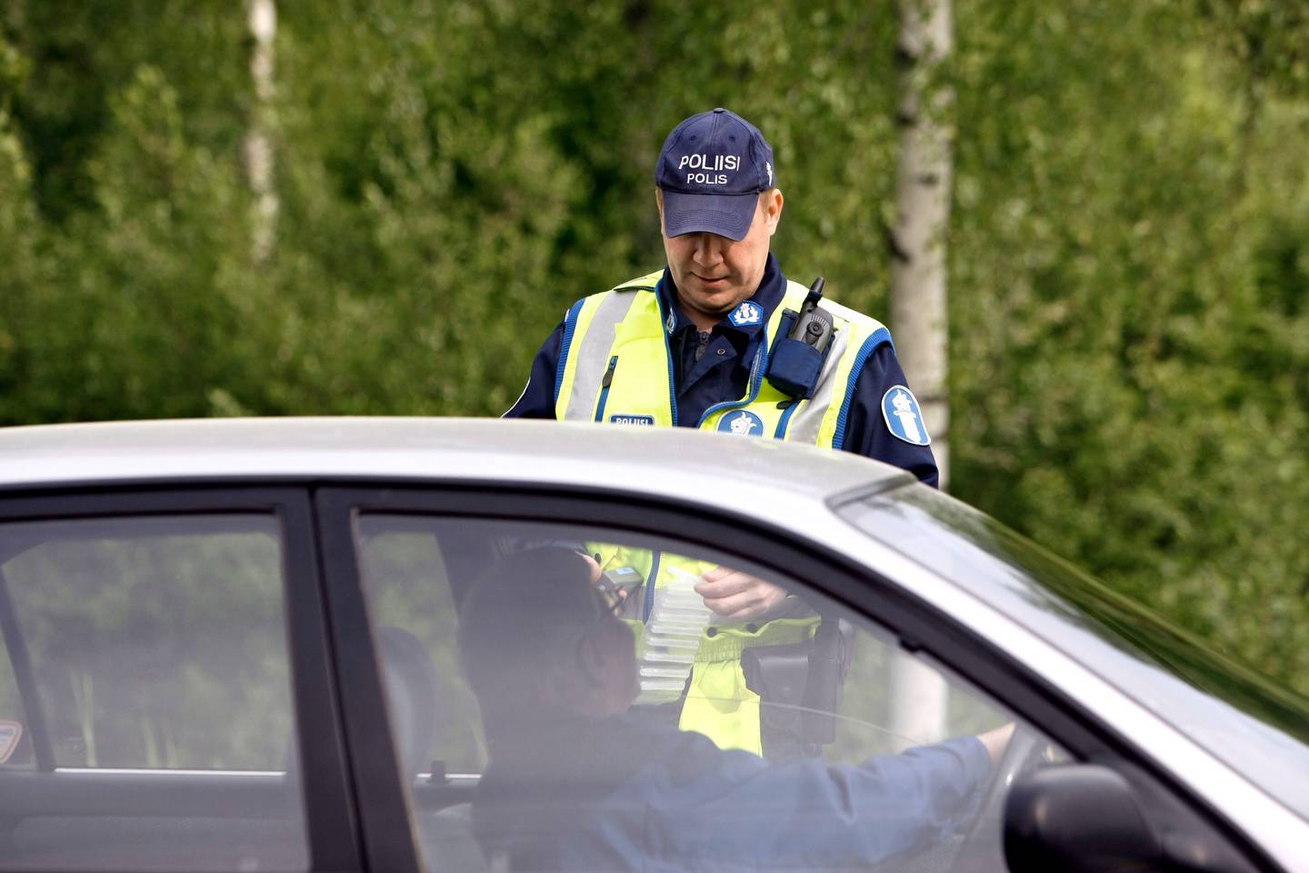 Poliisi valmistautuu juhannusliikenteeseen – valvontaan osallistuu droneja Poliisi valmistautuu juhannusliikenteeseen – valvontaan osallistuu droneja 1