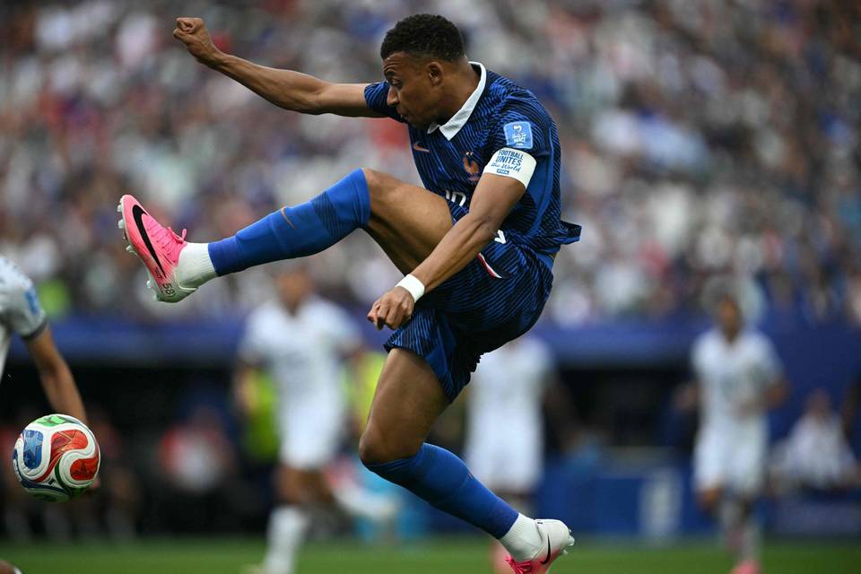 Ranska varmisti paikan jatkossa voitettuaan Irakin, Mbappe teki kaksi maalia. Ranska varmisti paikan jatkossa voitettuaan Irakin, Mbappe teki kaksi maalia. 1