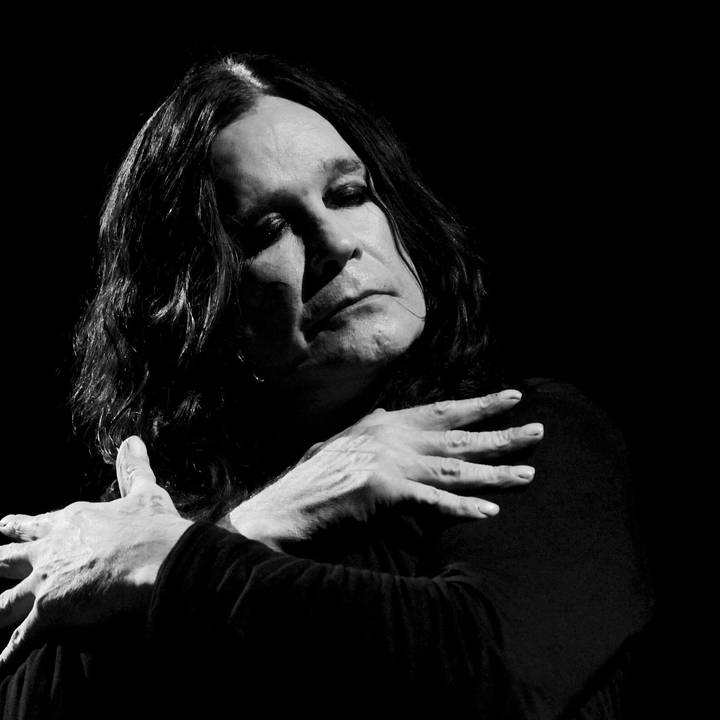 Rock-ikoni Ozzy Osbournen tytär kertoo muistoistaan isästään: "Etsin yhä sinua" Rock-ikoni Ozzy Osbournen tytär kertoo muistoistaan isästään: "Etsin yhä sinua" 2